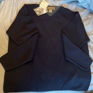 Haggar men’s v-neck sweater. Size large in navy.